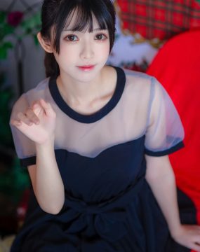 鳗鱼霏儿 – 加藤惠 礼服