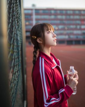 网红COS Kitaro_绮太郎 红色运动服女孩
