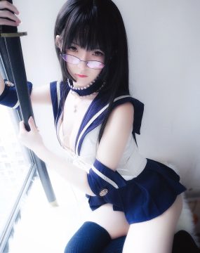 网红少女 一小央泽 – 武士刀与水手服