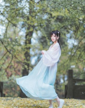 桜桃喵 – 温柔之汉服银杏