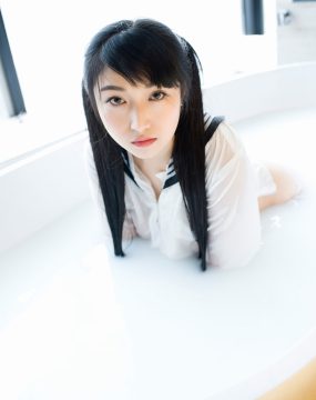 盼盼龙女sunny《牛奶浴学生装+透明学生装+黑色乳贴》 秀人 NO.853